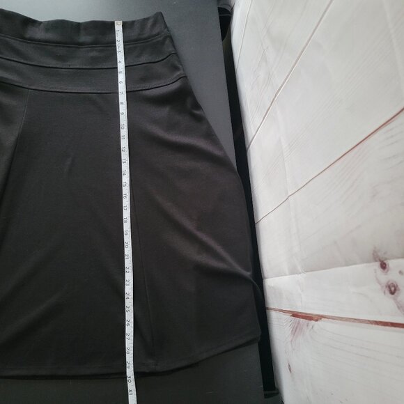 Dressbarn Midi Skirt, Solid Black, Flowy, Sz L, Business Casual, Like New, EUC - Picture 8 of 8